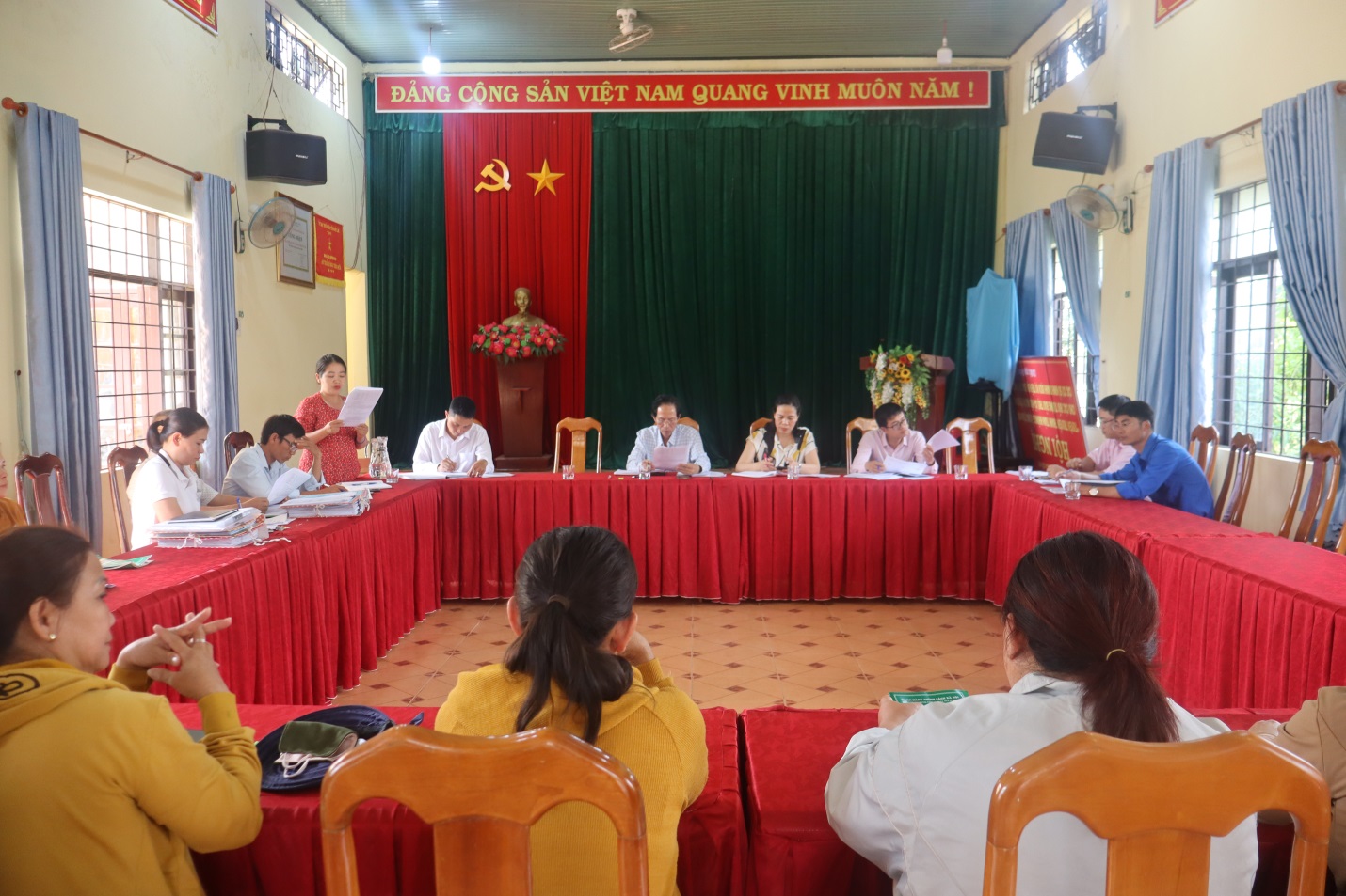 Đoàn kiểm tra Ban đại diện Hội đồng quản trị Ngân hàng CSXH kiểm tra, giám sát hoạt động tín dụng tại xã Cư Mốt